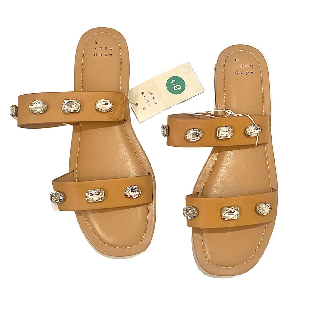 Summer sandals in color dark tan